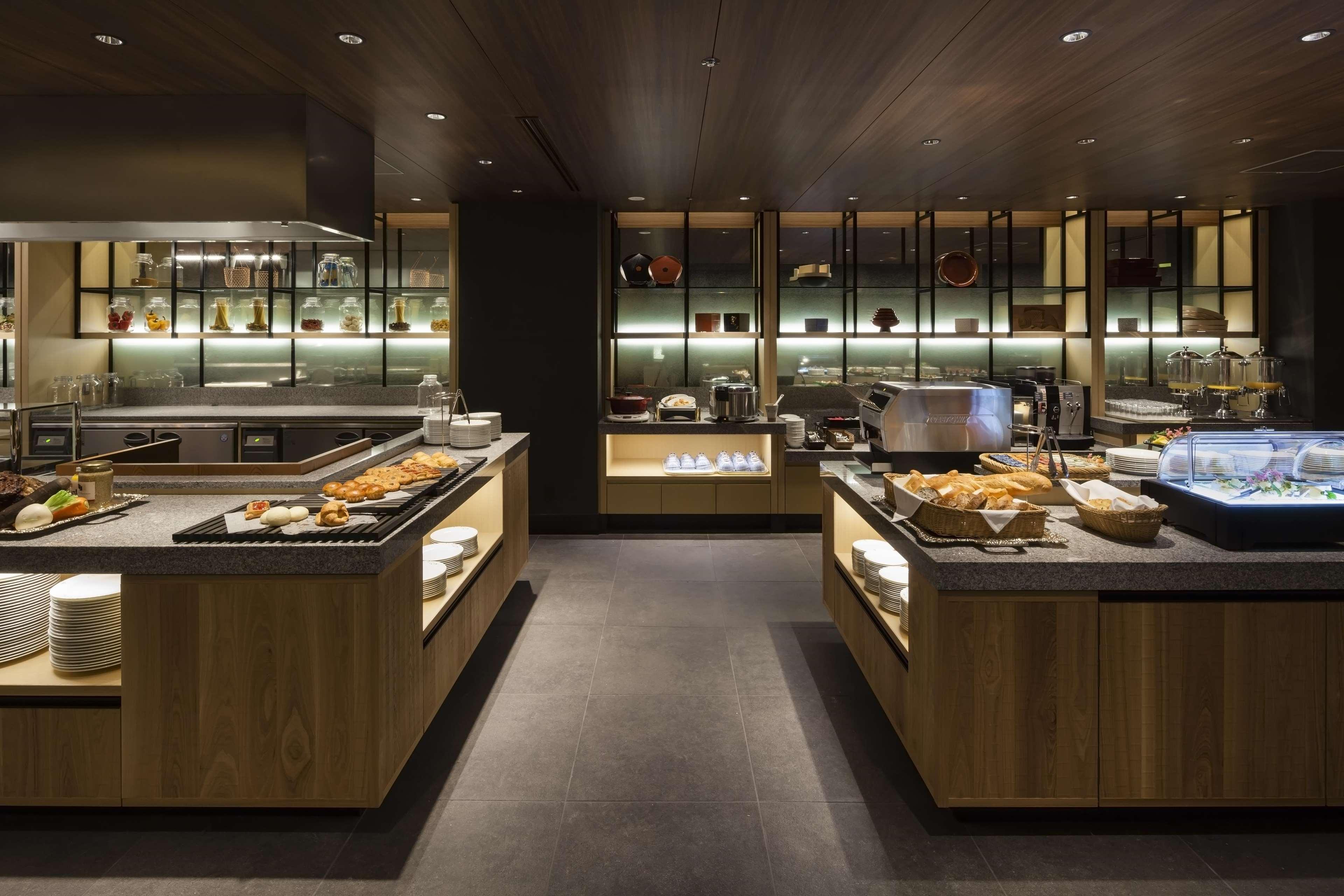 Kyoto Tokyu Hotel Esterno foto The buffet at the lounge