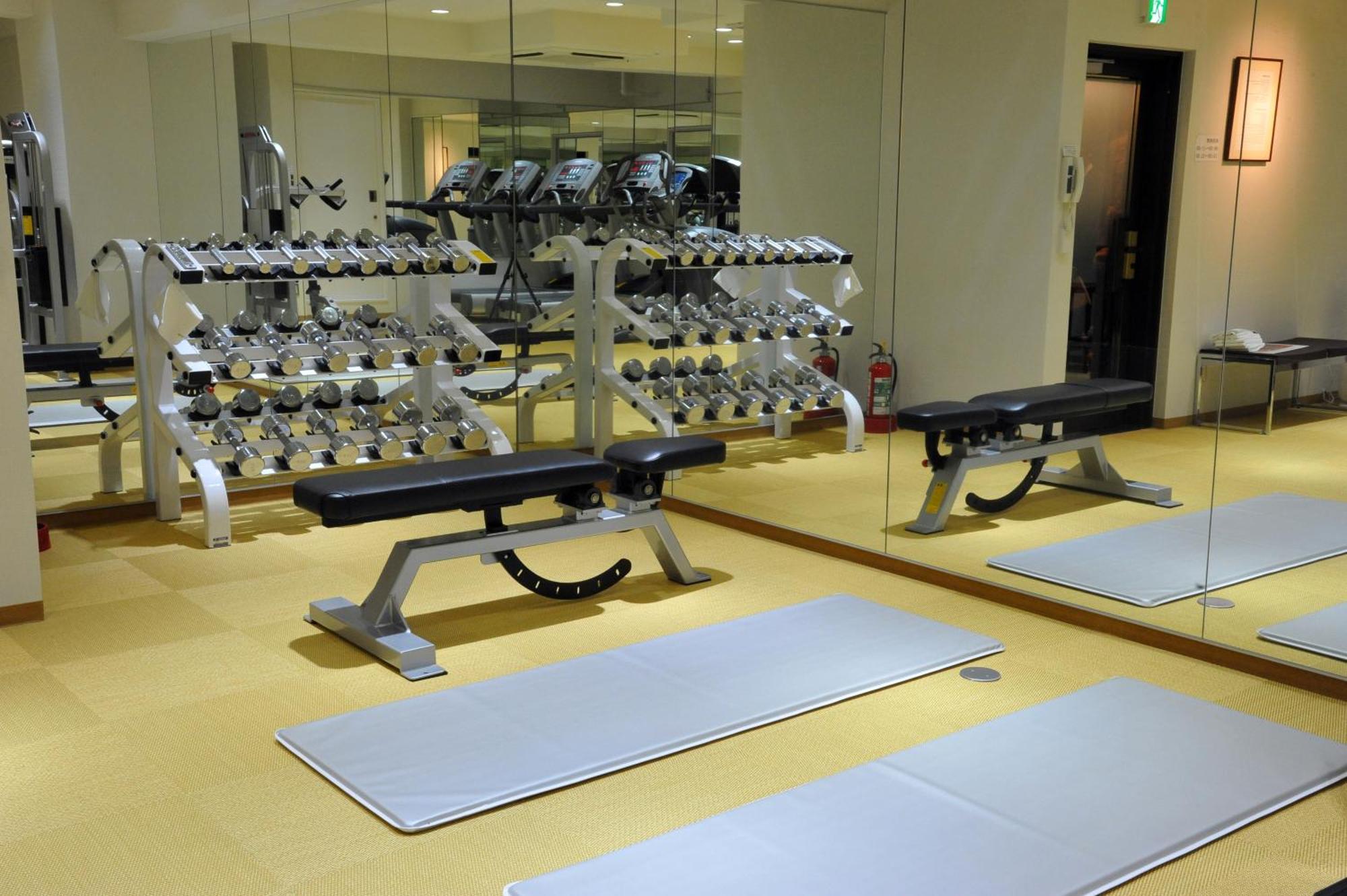 Kyoto Tokyu Hotel Esterno foto A weight bench