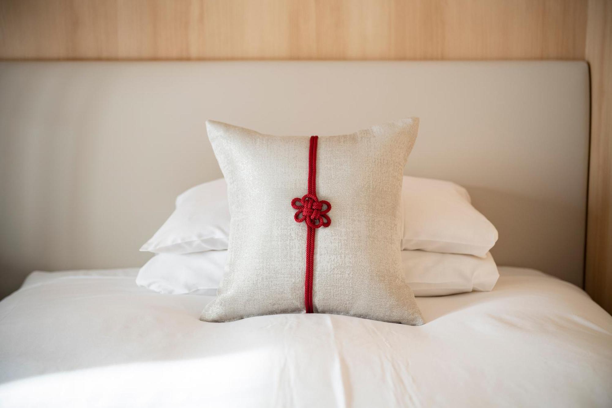Kyoto Tokyu Hotel Esterno foto A cushion with a Chinese knot